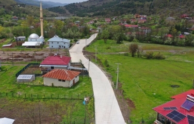 AKKUŞ’TA ULAŞIMI RAHATLATAN YOL HAMLESİ