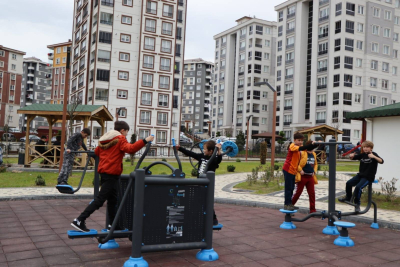 HER ŞEY ONLAR GÜLSÜN DİYE