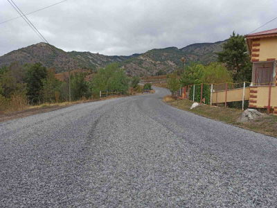 KÖY-KENT YOLU ASFALTLA BULUŞTU