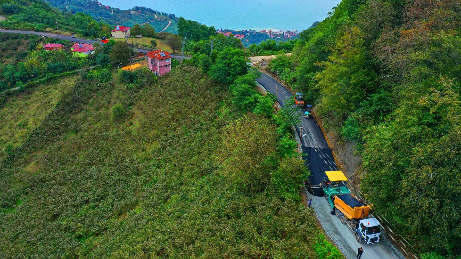 ALTINORDU İLÇESİNİN İKİ MAHALLESİ DAHA SICAK ASFALTA KAVUŞTU