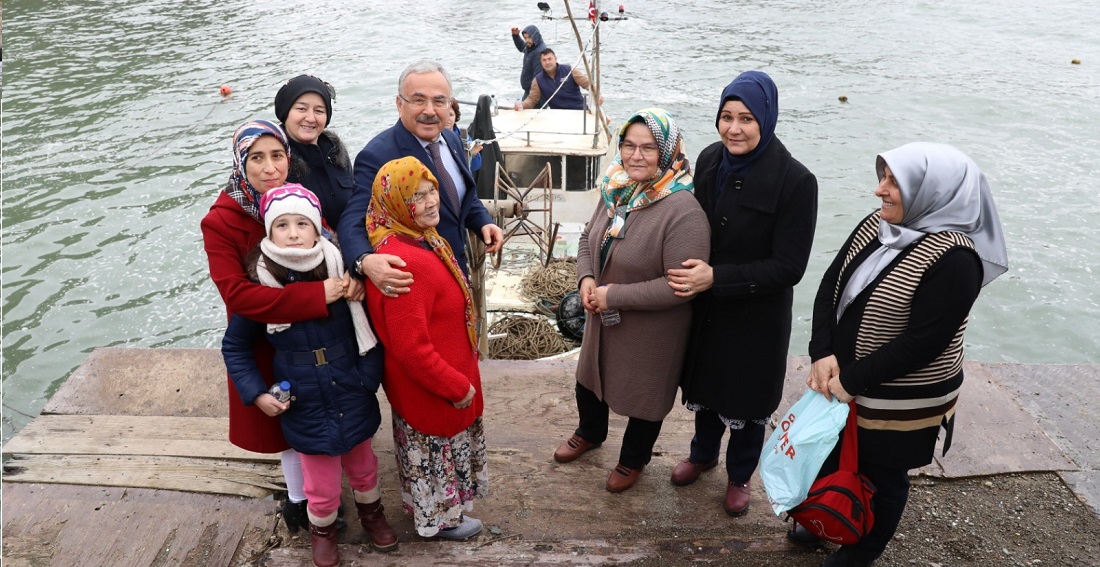 BAŞKAN GÜLER’DEN BALIKÇI KADIN REİSLERE JEST