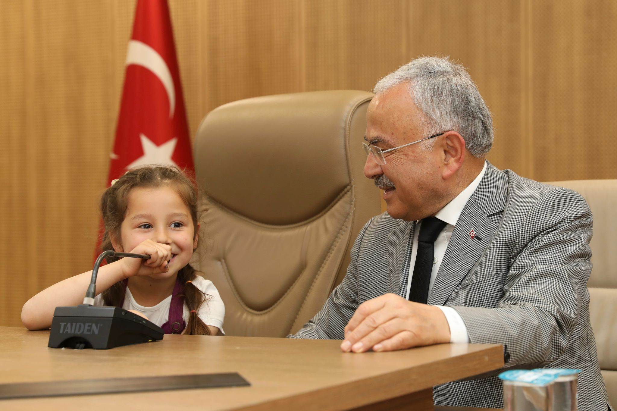 BAŞKAN GÜLER, KOMŞU İLİN ÖĞRENCİLERİNİ AĞIRLADI