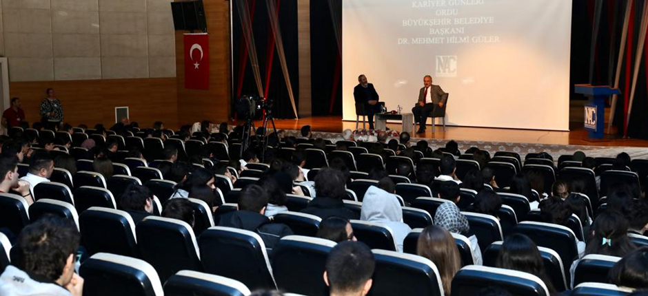 BAŞKAN GÜLER, ÖĞRENCİLERLE SÖYLEŞİDE BİR ARAYA GELDİ