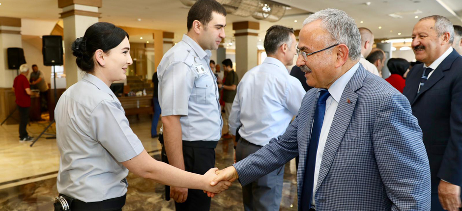 BAŞKAN GÜLER PERSONELLE BAYRAMLAŞTI