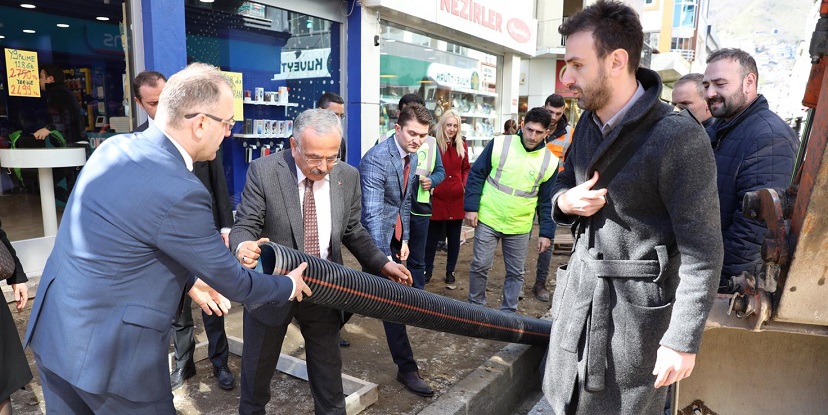 BAŞKAN GÜLER, SIRRIPAŞA CADDESİ’NDEKİ ÇALIŞMALARI İNCELEDİ