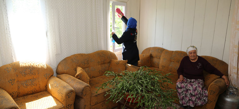 BÜYÜKŞEHİR’DEN YAŞLILARA ŞEFKAT ELİ