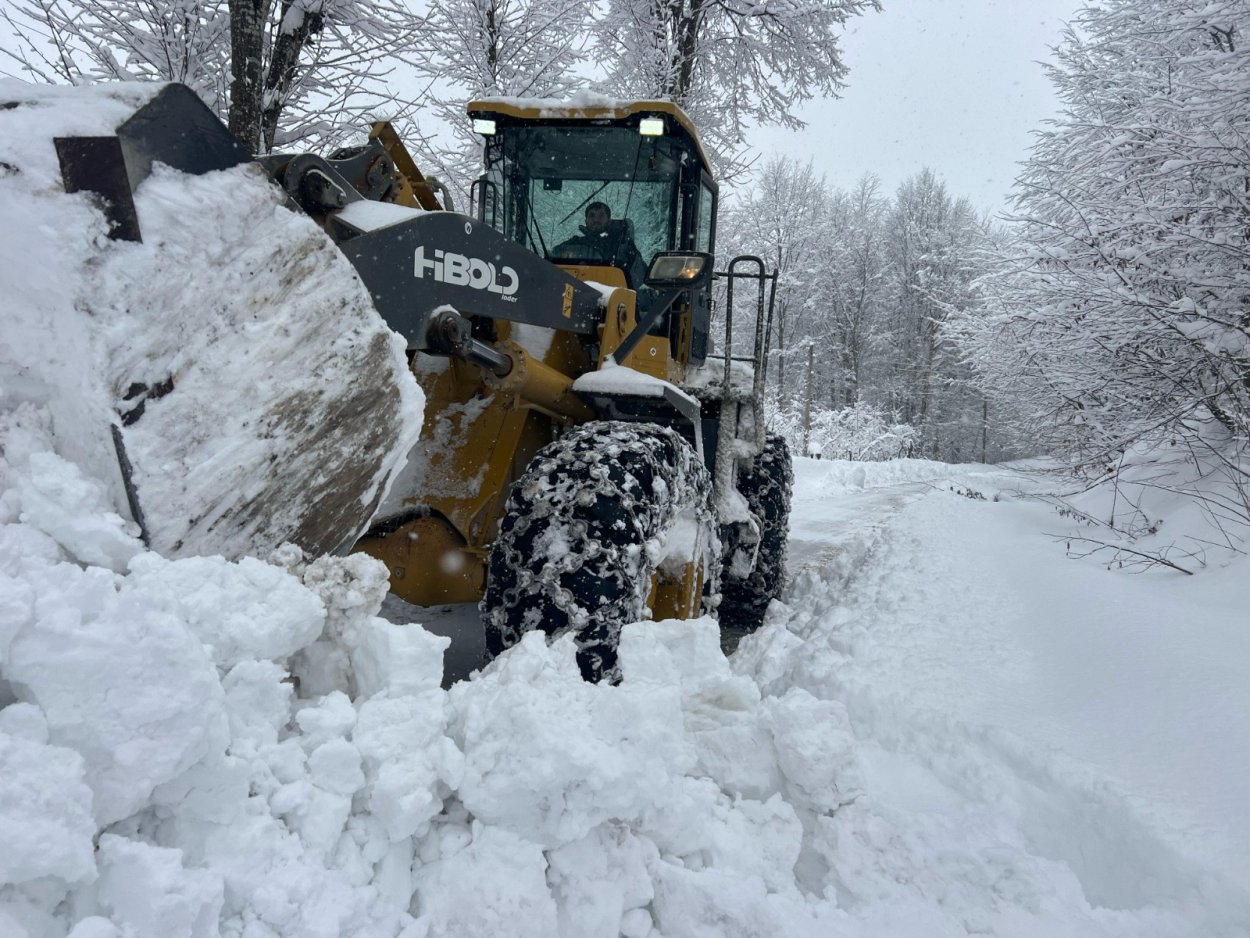BÜYÜKŞEHİR KARLA MÜCADELEDE DESTAN YAZIYOR