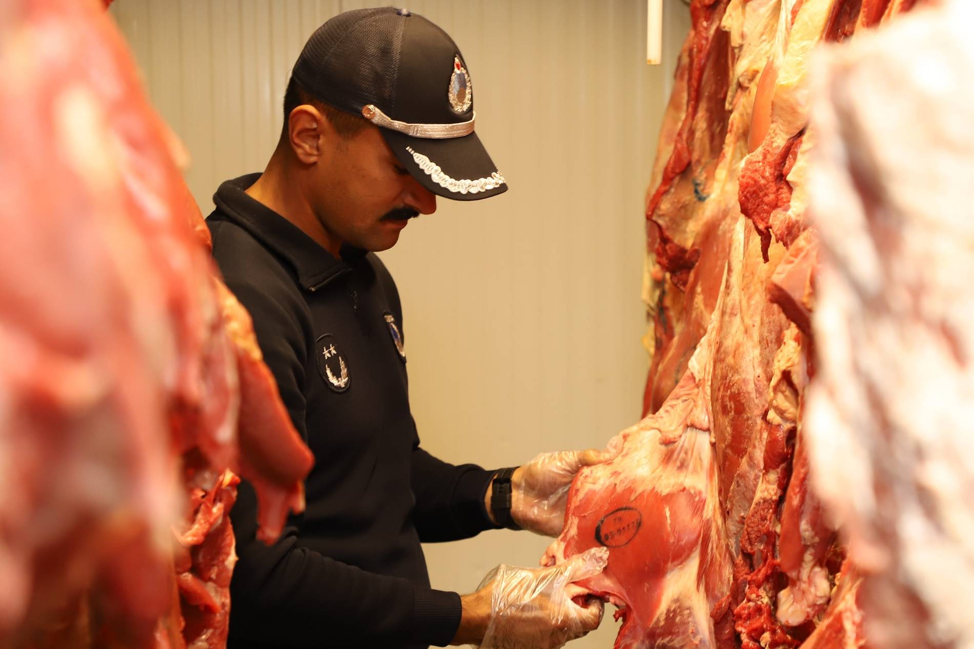 BÜYÜKŞEHİR ZABITASI KASAPLARI DENETLENDİ