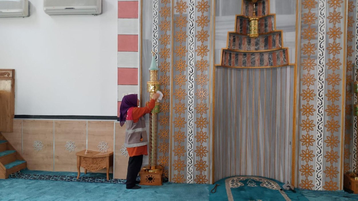CAMİLERDE TEMİZLİK SEFERBERLİĞİ