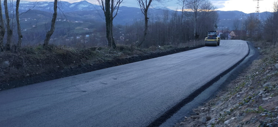 ÇAYBAŞI’NDA 4 MAHALLE SICAK ASFALTA KAVUŞUYOR