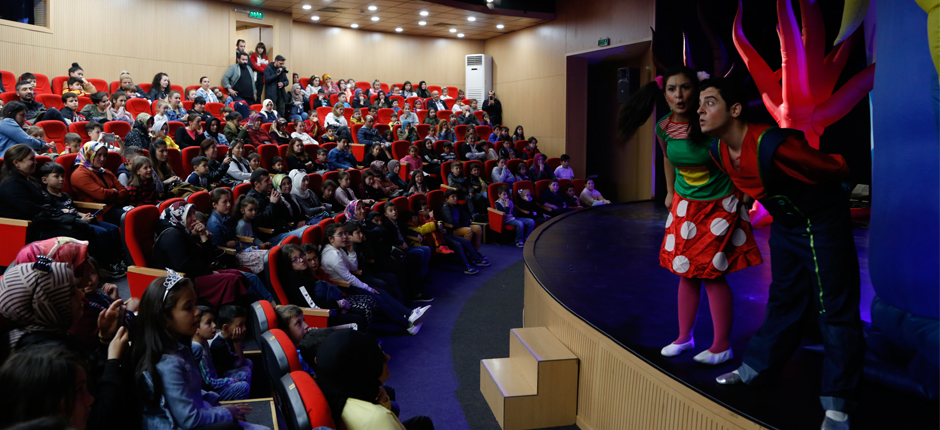 ÇOCUKLAR SÜPER MARİO İLE EĞLENDİ