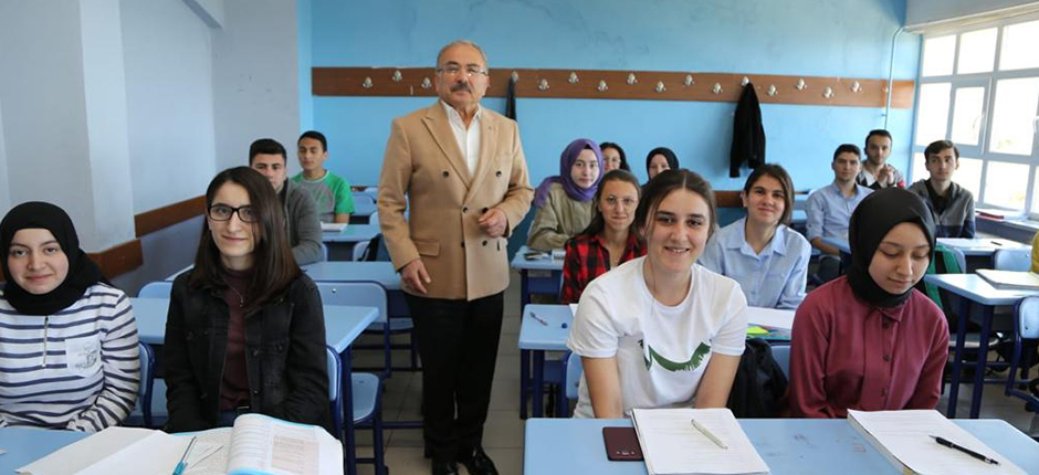 EĞİTİM GÖNÜLLÜSÜ HİLMİ GÜLER