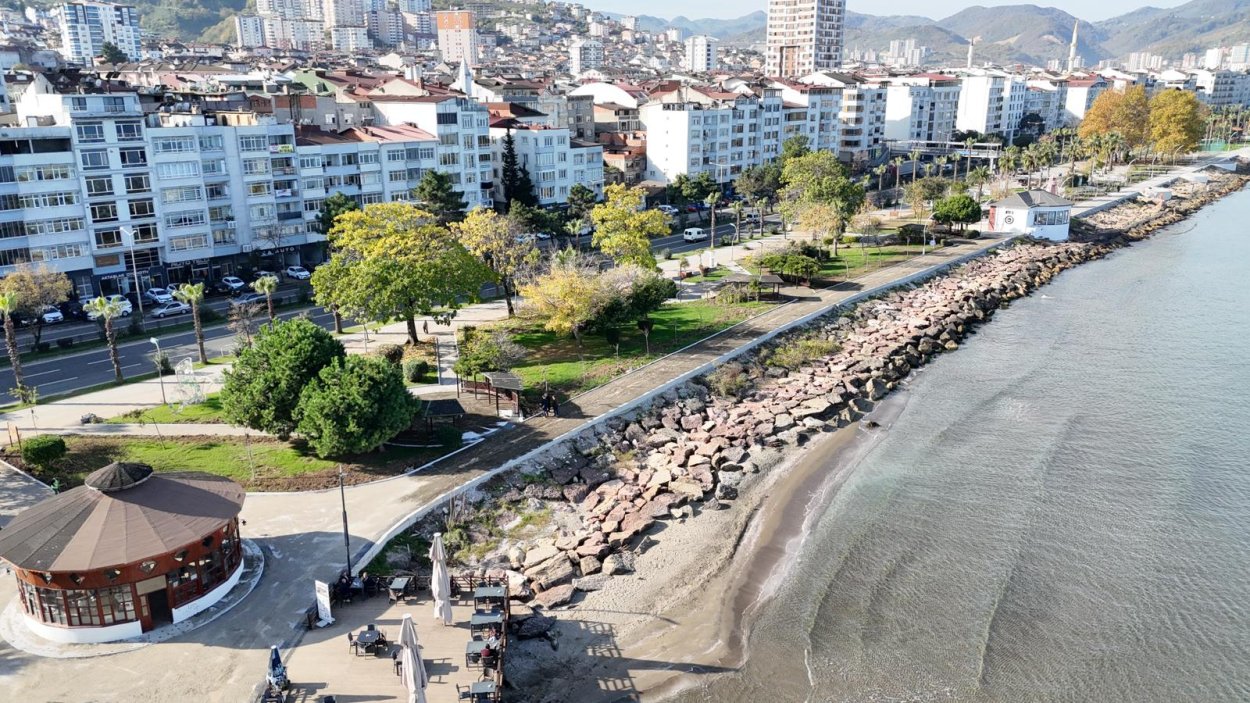 FATSA ATATÜRK PARKI’NDA ÇALIŞMALAR TAM GAZ