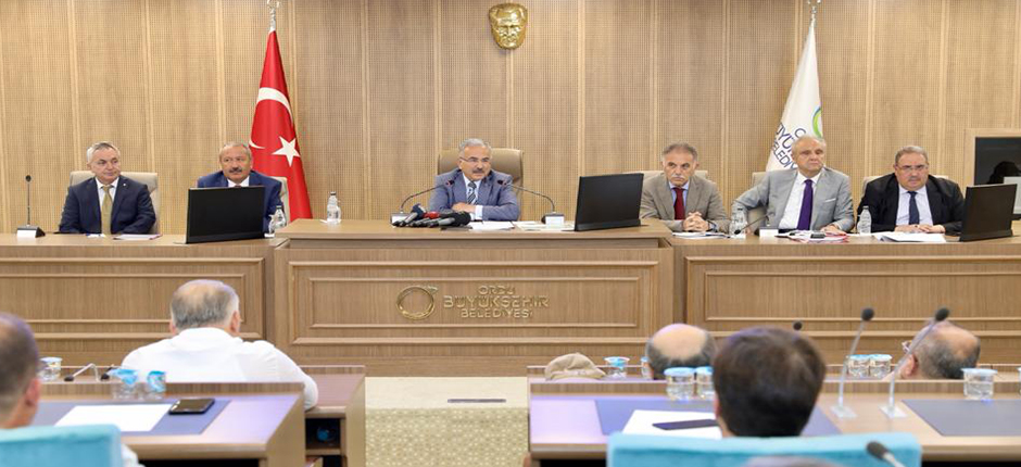 HİLMİ GÜLER: “ORDU’NUN ABİSİ VE ŞEHR-İ EMİNİYİM”