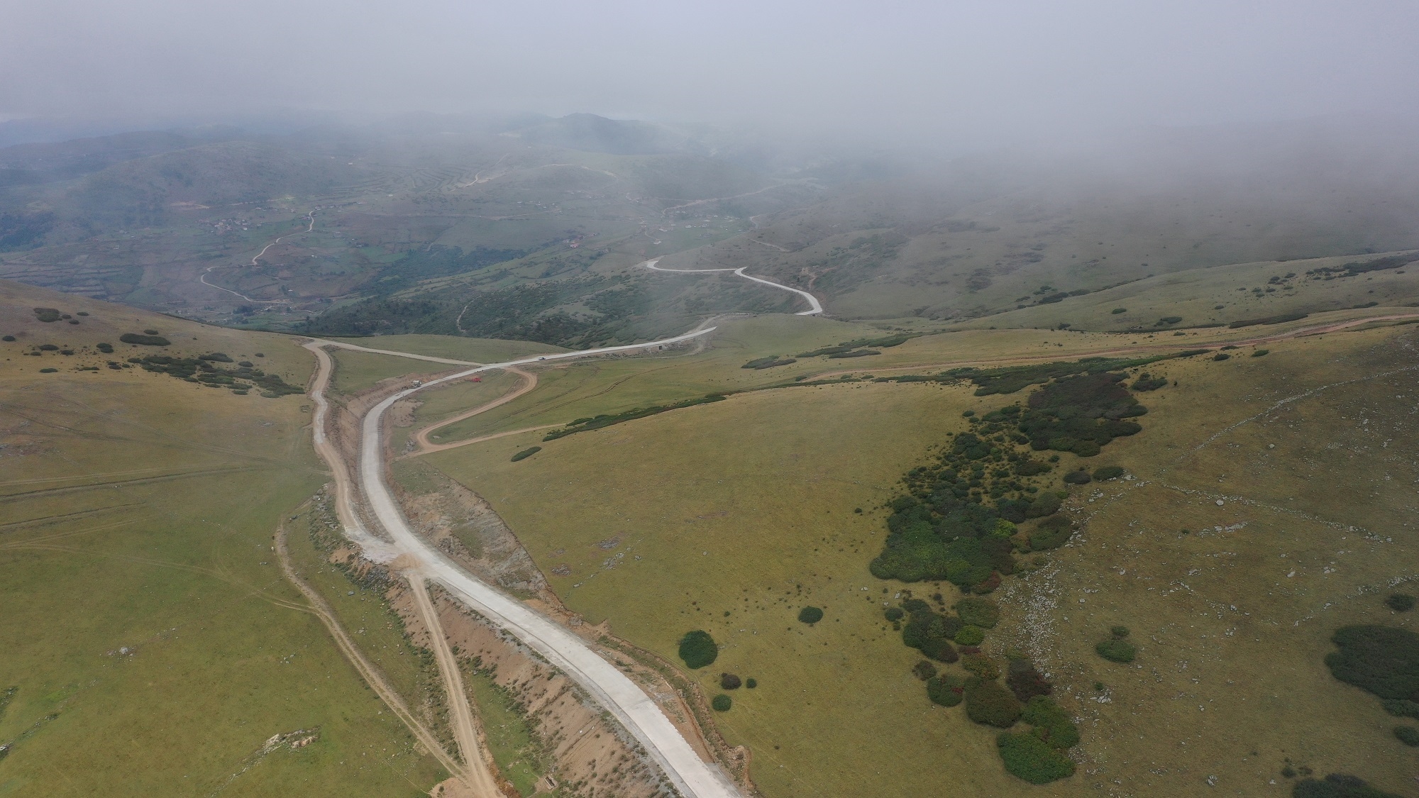İKİ İLİ BAĞLAYAN YAYLA YOLUNDA SONA GELİNDİ