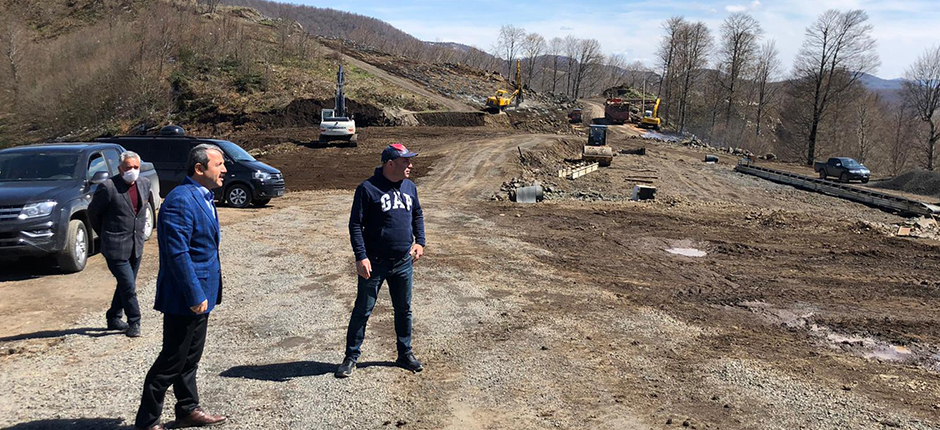 İLÇELERİ KARIŞ KARIŞ GEZİYOR