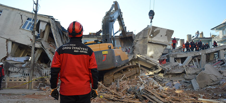 İTFAİYE DEPREME KARŞI BİLİNÇLENDİRİYOR