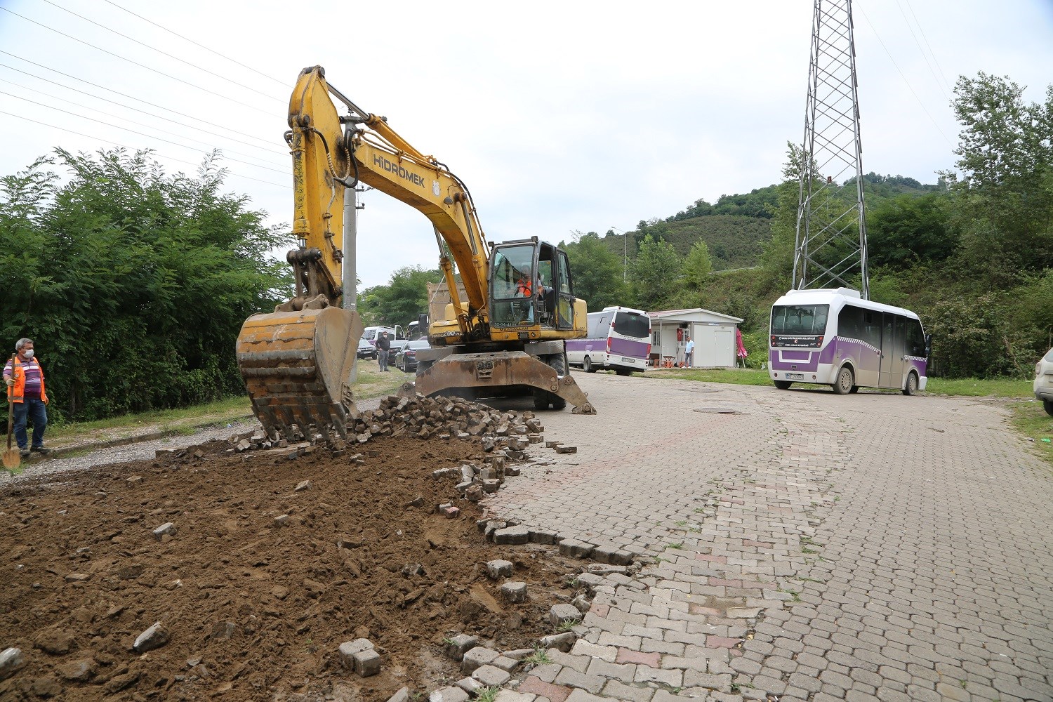 KUMBAŞI’NDA YOL SEVİNCİ