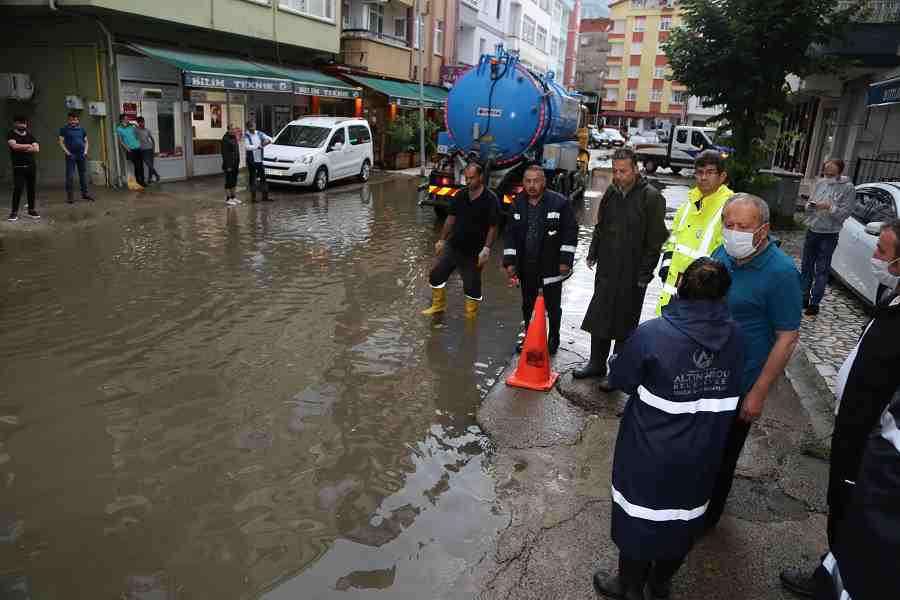 KUVVETLİ YAĞIŞ SONRASI BÜYÜKŞEHİR YOĞUN MESAİDE