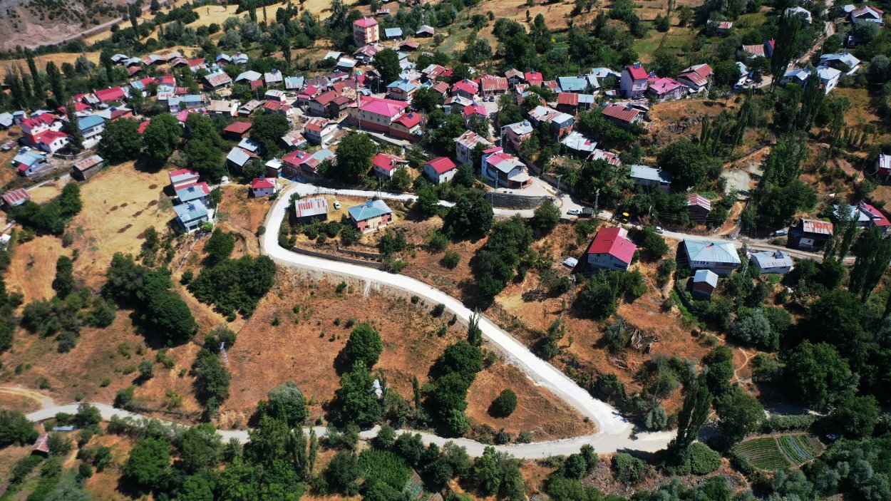 MESUDİYE’DE MAHALLE YOLLARININ KONFORU ARTIYOR