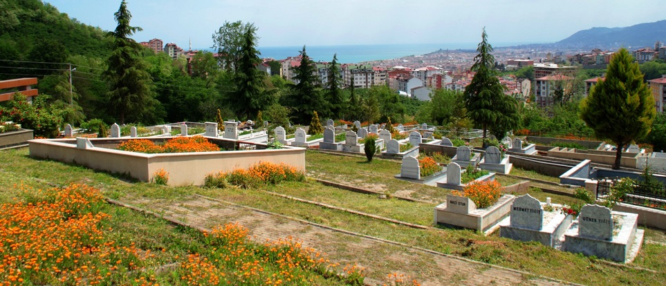 MEZARLIKLAR BAYRAMA HAZIRLANIYOR