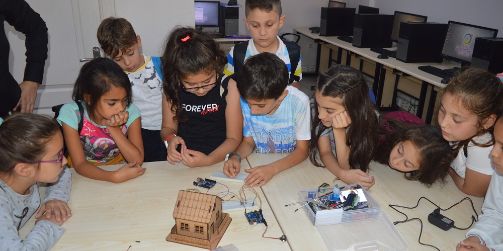 MİMAR SİNAN BİLGİ EVİNDE ÖĞRENCİLER KENDİNİ KEŞFEDİYOR