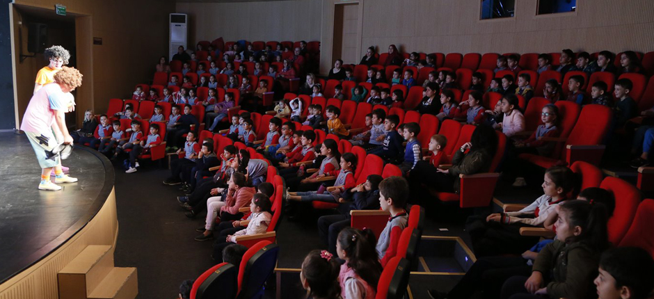 “MOR SAÇLI BALERİN” ÇOCUKLARIN BEĞENİSİNİ KAZANDI