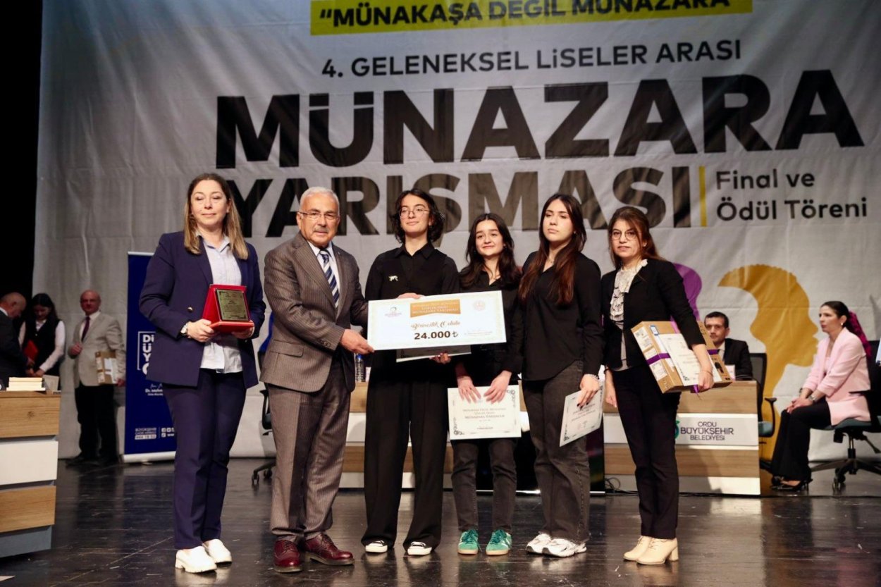 MÜNAZARA YARIŞMASININ ŞAMPİYONU ORDU FEN LİSESİ