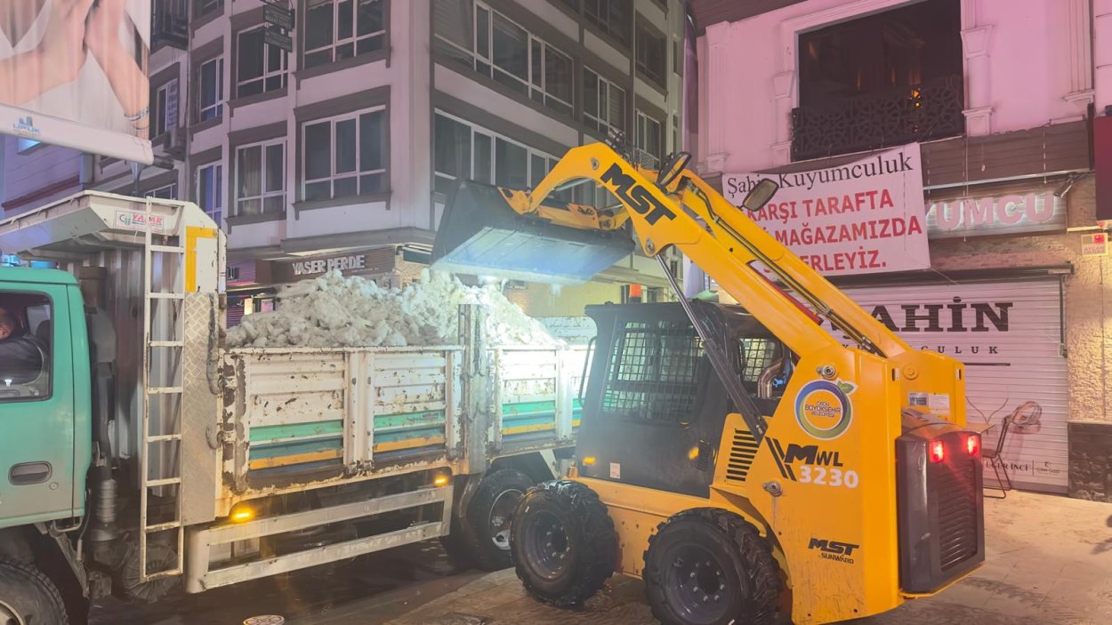 ORDU’DA KAR BİTTİ, BÜYÜKŞEHİR’İN ÇALIŞMASI BİTMEDİ!