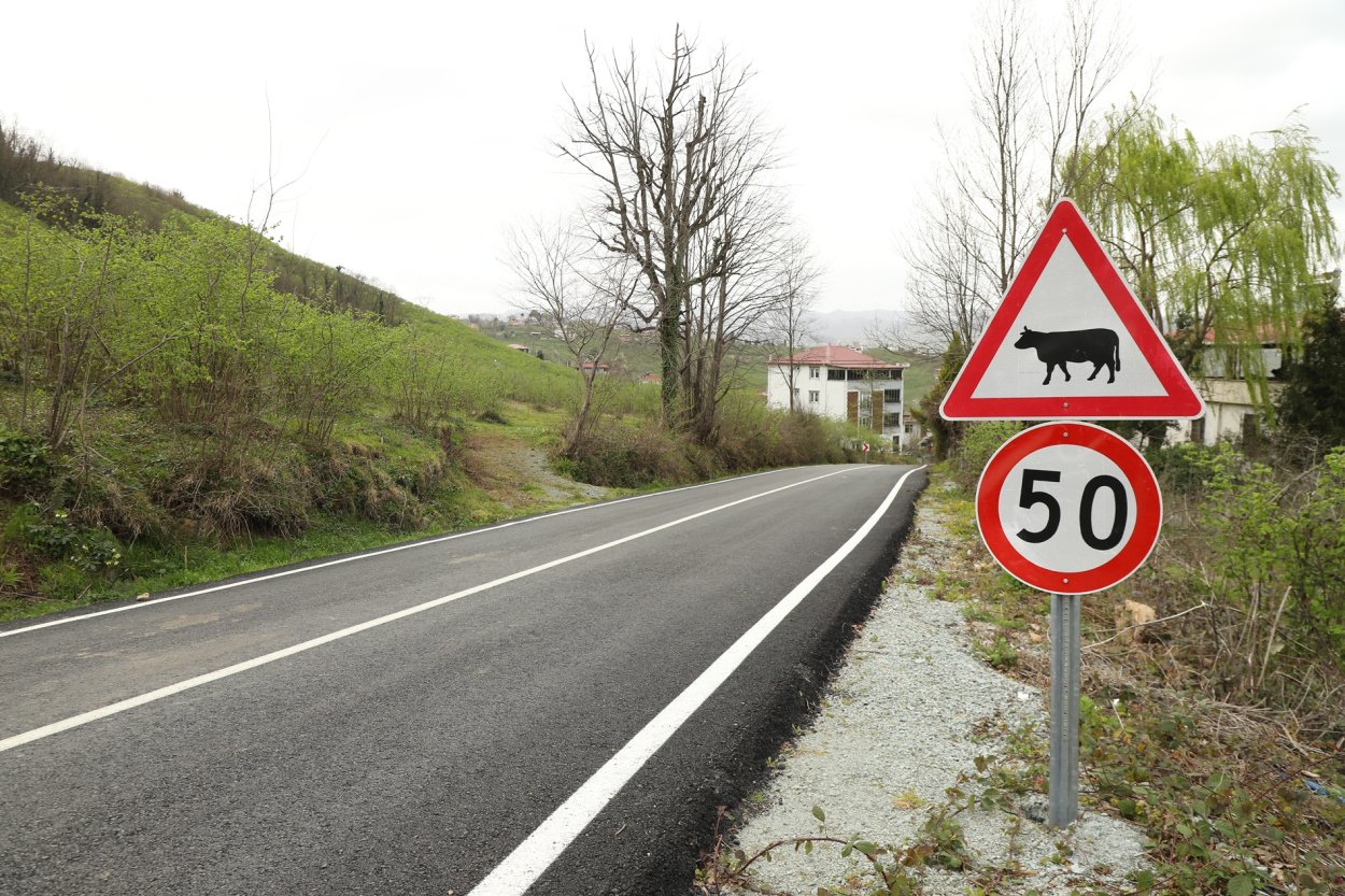 ORDU’DA TAMAMLANAN YOLLARDA TRAFİK GÜVENLİĞİ ARTIRILIYOR