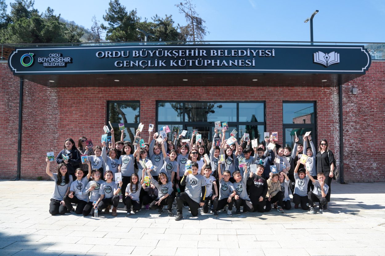 ORDU GENÇLİK KÜTÜPHANESİ ÖĞRENCİ VE OKUMA TUTKUNLARININ HİZMETİNDE