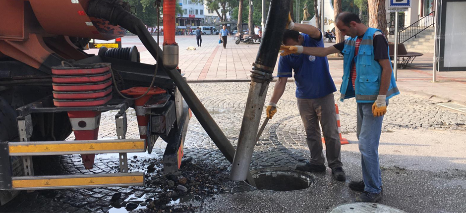 OSKİ SELİN YARALARINI SARIYOR