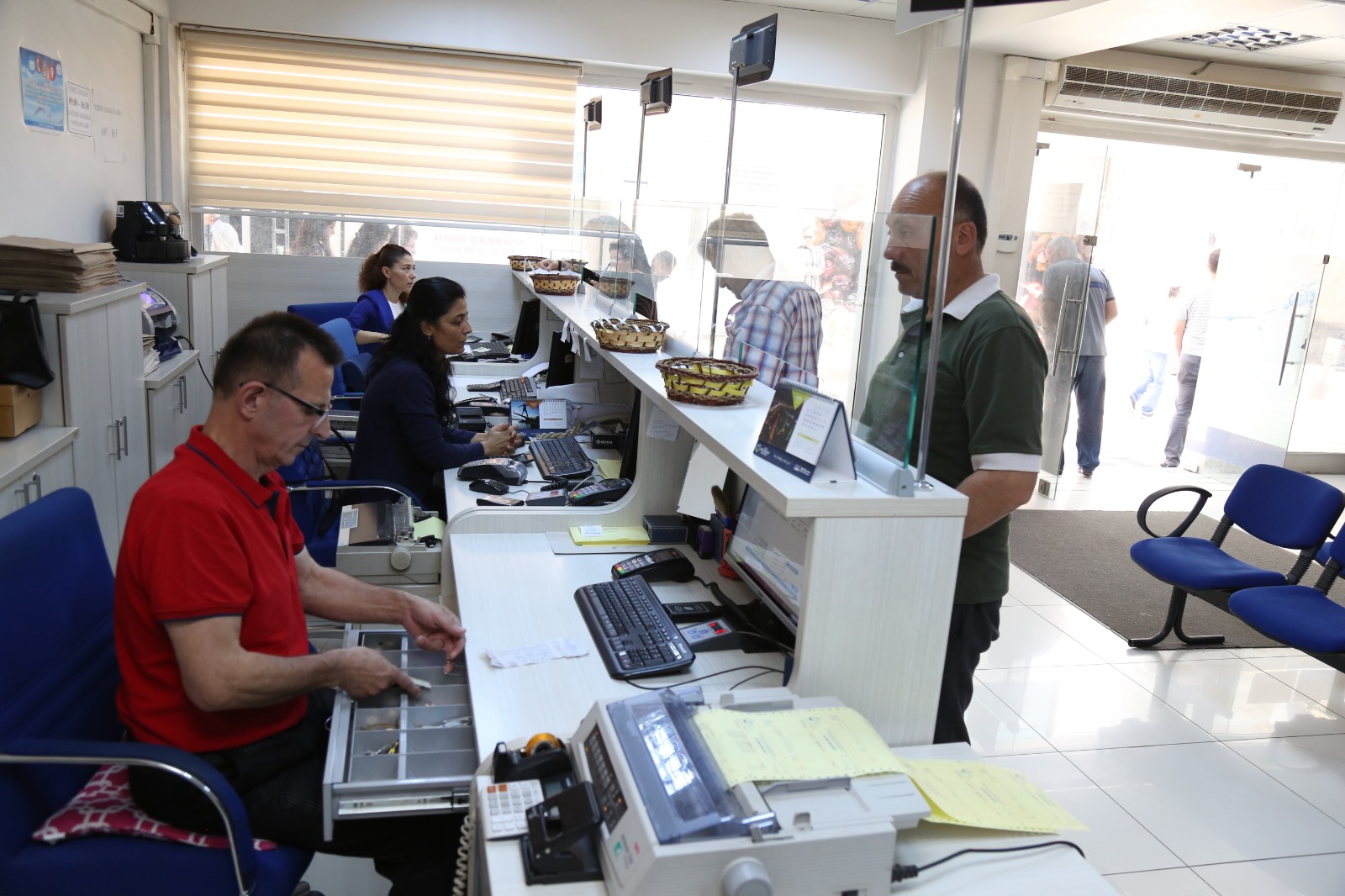 OSKİ VEZNELERİ BAYRAM TATİLİNDE GÖREVDE