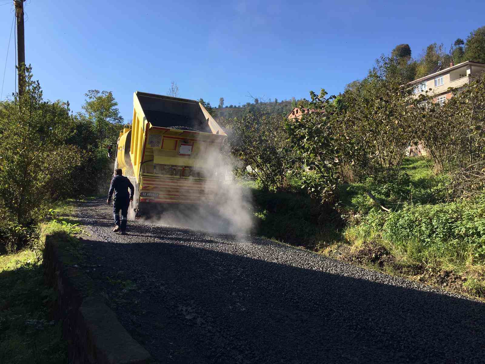 PERŞEMBE’DE 15 GÜNDE 6.7 KM ASFALT