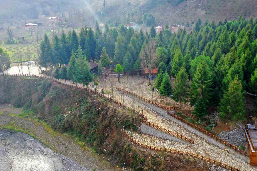 TARİHİ CAMİNİN ÇEVRESİ YENİLENDİ
