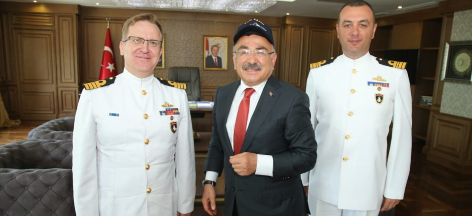TCG FATİH GEMİSİ KOMUTANLARINDAN BAŞKAN GÜLER’E ZİYARET