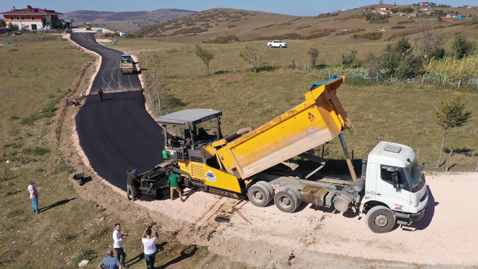 TURİZME GİDEN YOLLARA SICAK ASFALT