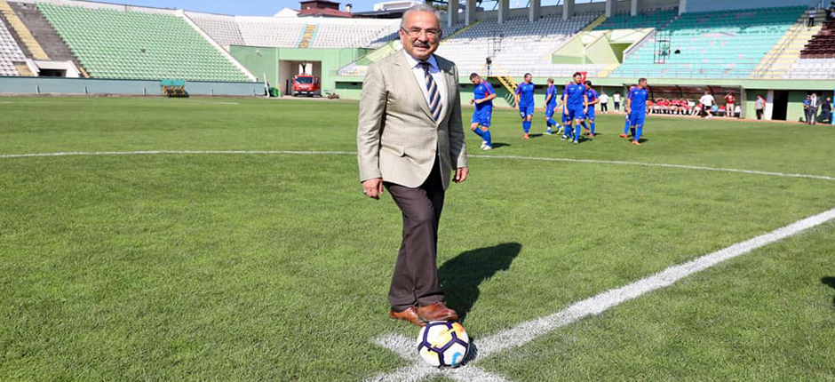 ULUSLARARASI MASTERLER VE VETERANLAR FUTBOL TURNUVASI BAŞLADI