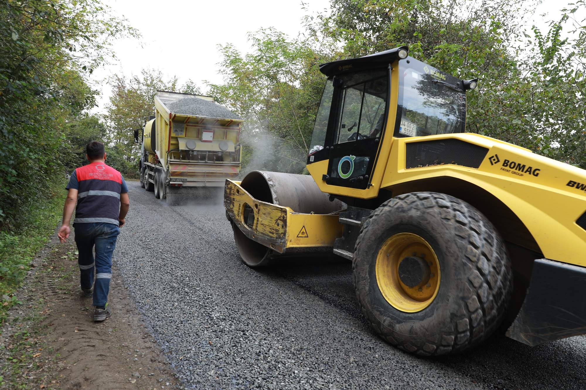 ÜNYE ÇATAK MAHALLESİ’NDE ASFALT ÇALIŞMASI SÜRÜYOR