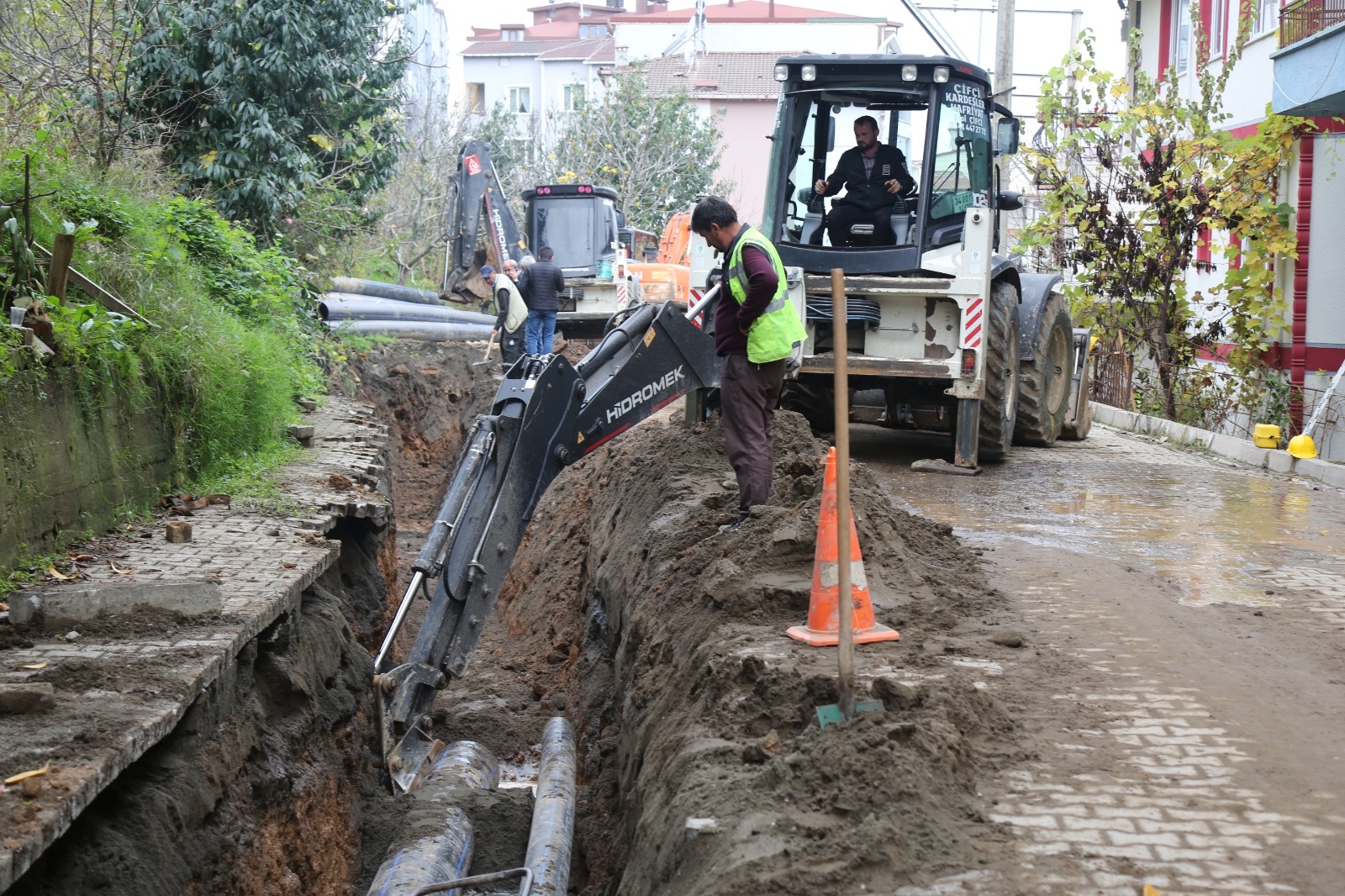 ÜNYE’DE İÇME SUYU HATLARI YENİLENİYOR