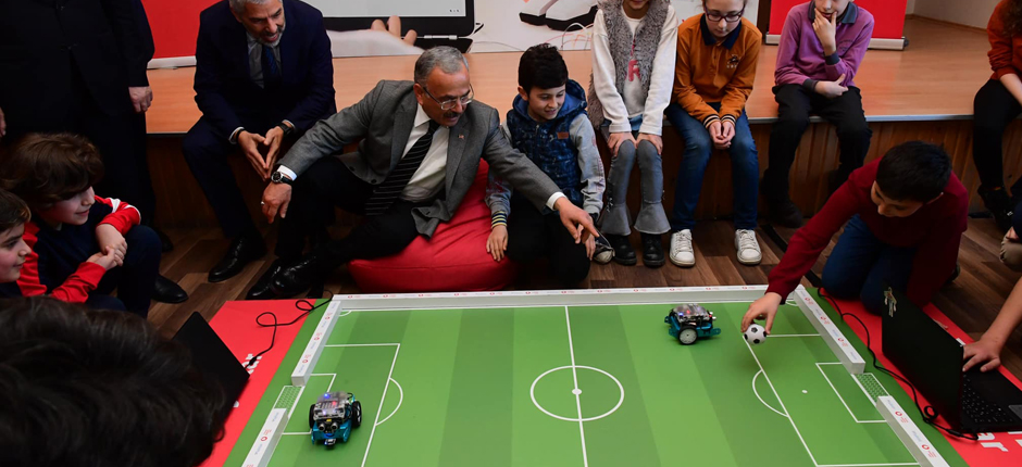 “YARINI KODLAYANLAR PROJESİ” DEVAM EDİYOR