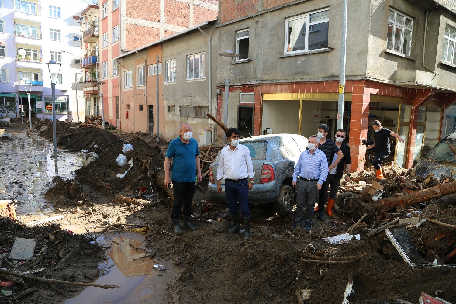 YEMEK TIRINDAN İŞ MAKİNASINA EKİPLER GİRESUN’DA