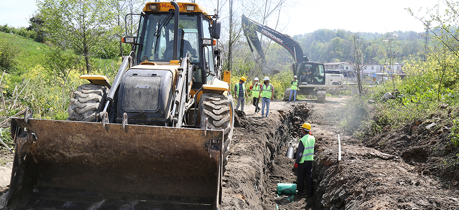 YUNUS EMRE MAHALLESİ’NE KANALİZASYON HATTI DÖŞENİYOR